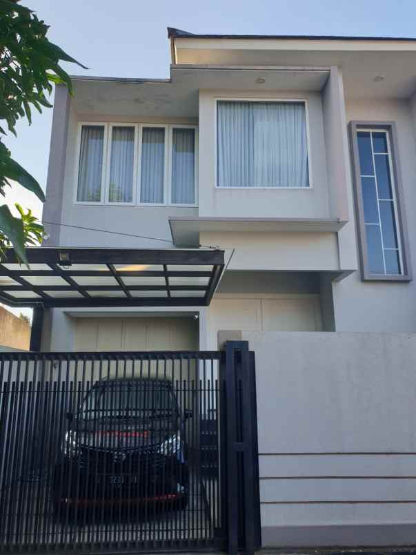 dijual rumah jalan mega endah