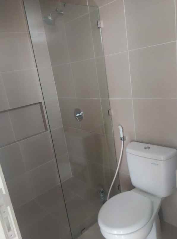 dijual rumah jalan norrh west park