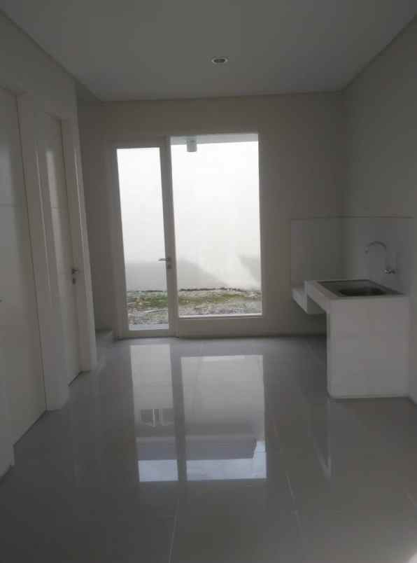 dijual rumah jalan norrh west park