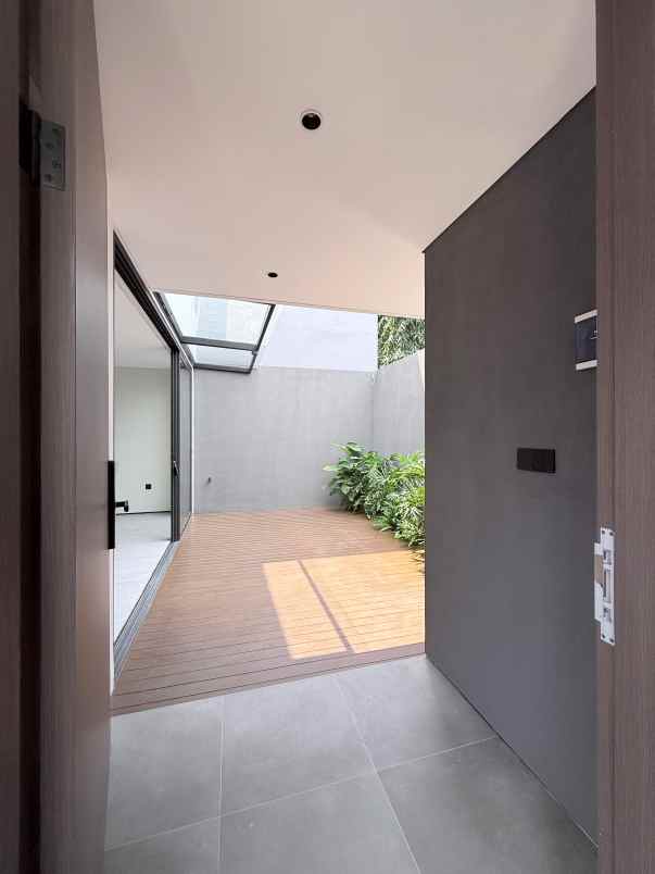 dijual rumah jalan raya cilandak residence