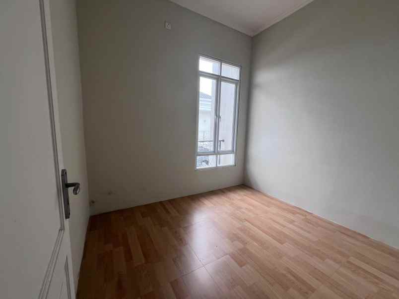 dijual rumah jalan raya kalimulya cilodong