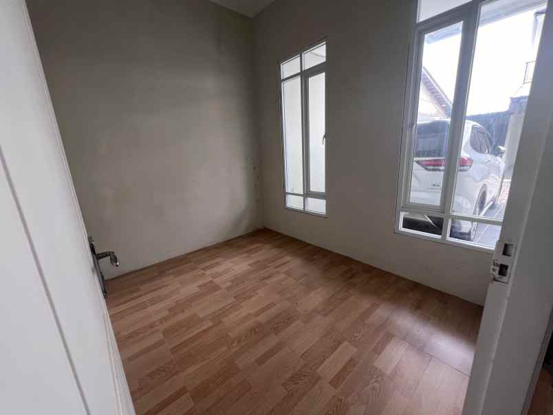 dijual rumah jalan raya kalimulya cilodong