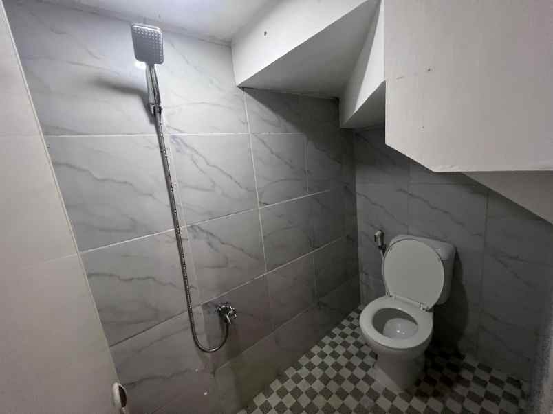 dijual rumah jalan raya kalimulya cilodong