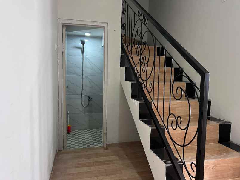 dijual rumah jalan raya kalimulya cilodong
