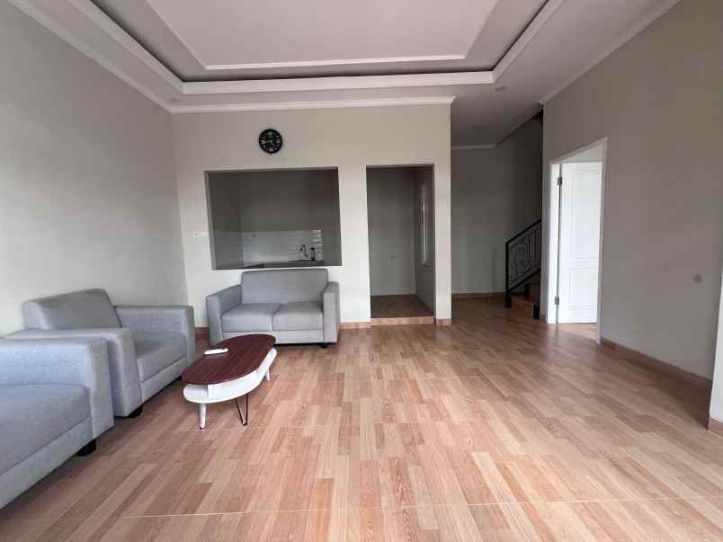 dijual rumah jalan raya kalimulya cilodong