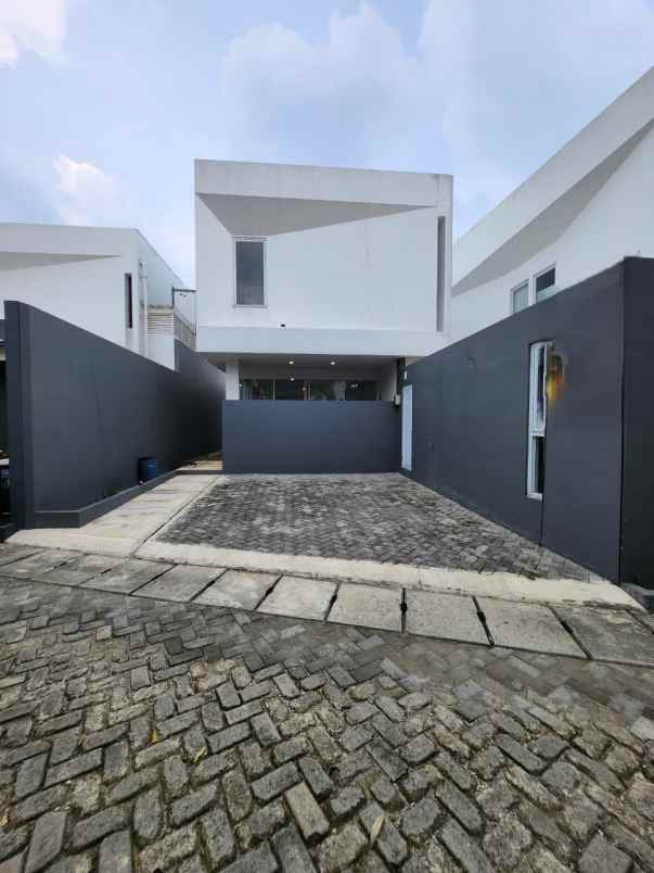 dijual rumah jalan raya lebak bulus