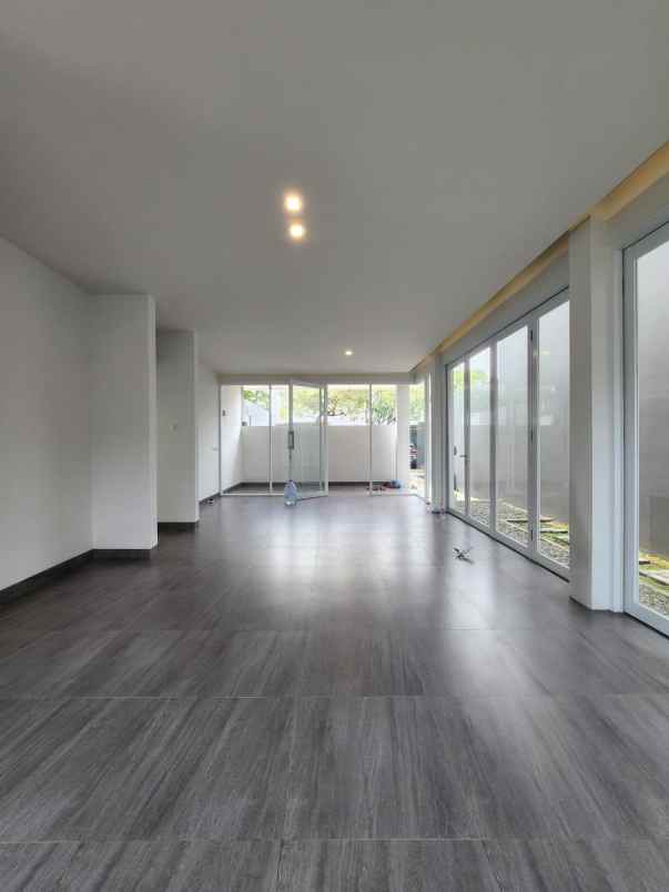 dijual rumah jalan raya lebak bulus