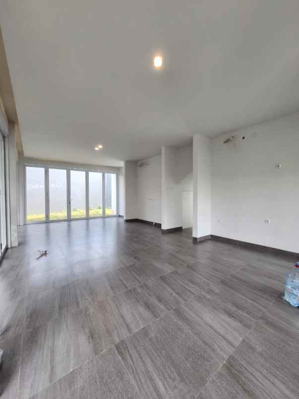 dijual rumah jalan raya lebak bulus