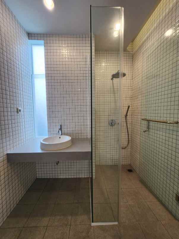 dijual rumah jalan raya lebak bulus