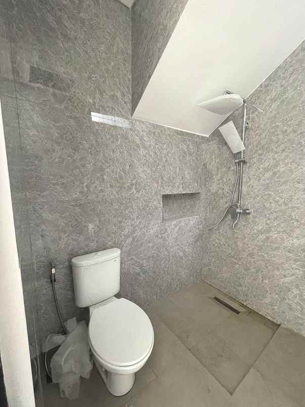 dijual rumah jalan raya pondok aren bintaro