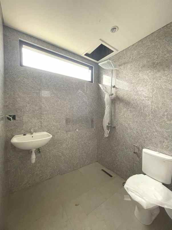 dijual rumah jalan raya pondok aren bintaro