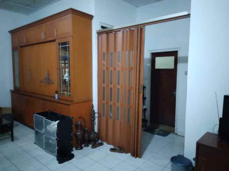 dijual rumah jalan raya pos pengumben