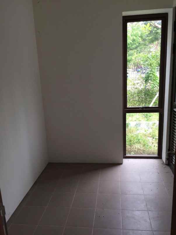 dijual rumah jalan raya sambikerep