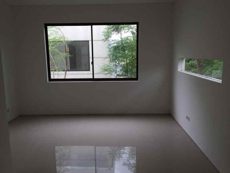 dijual rumah jalan raya sambikerep