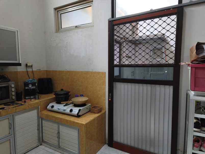 dijual rumah jalan singa kalicari
