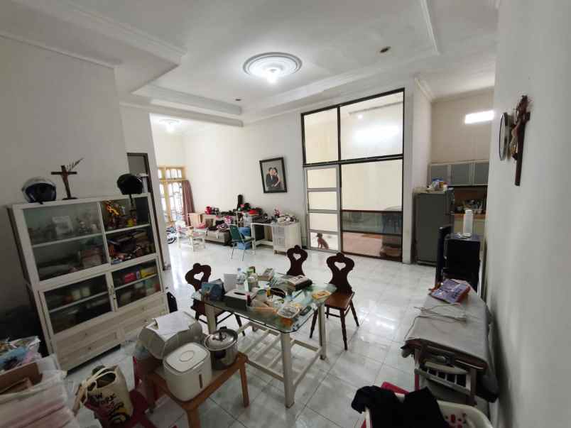 dijual rumah jalan singa kalicari