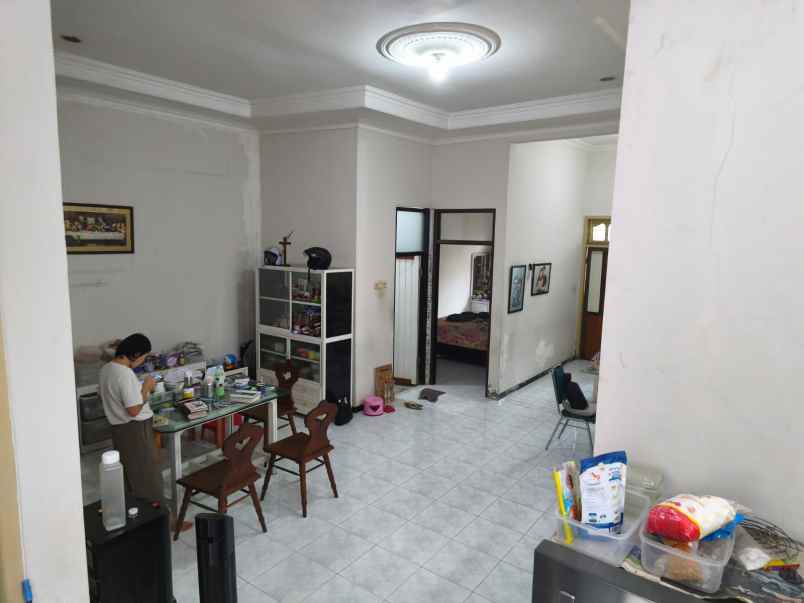 dijual rumah jalan singa kalicari