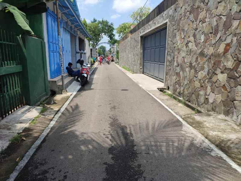 dijual rumah jalan singosari nusukan