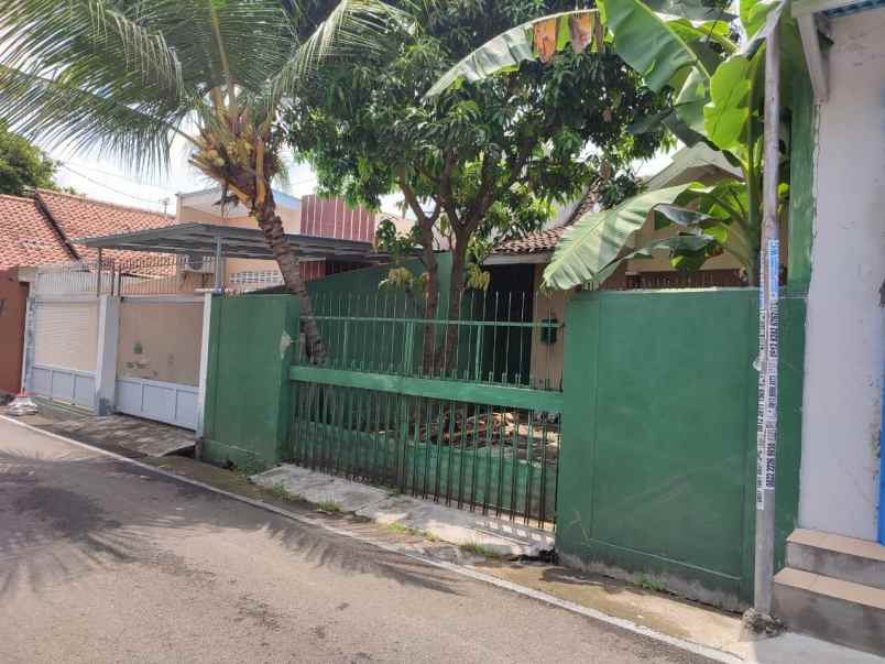 dijual rumah jalan singosari nusukan