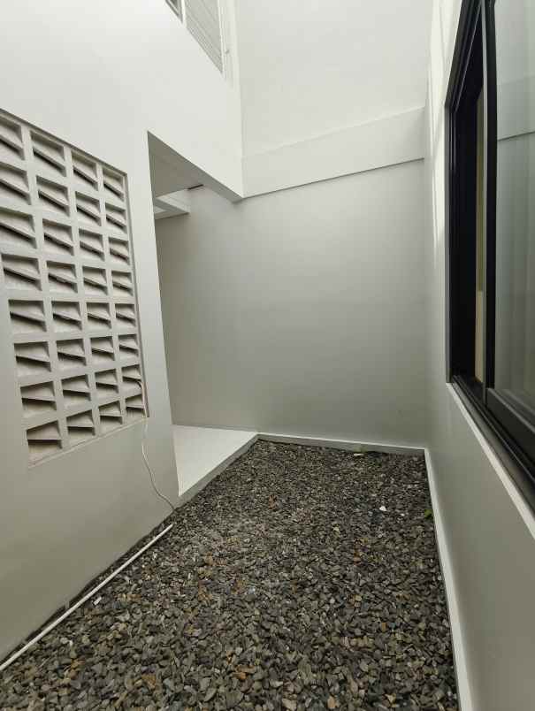 dijual rumah jalan turangga