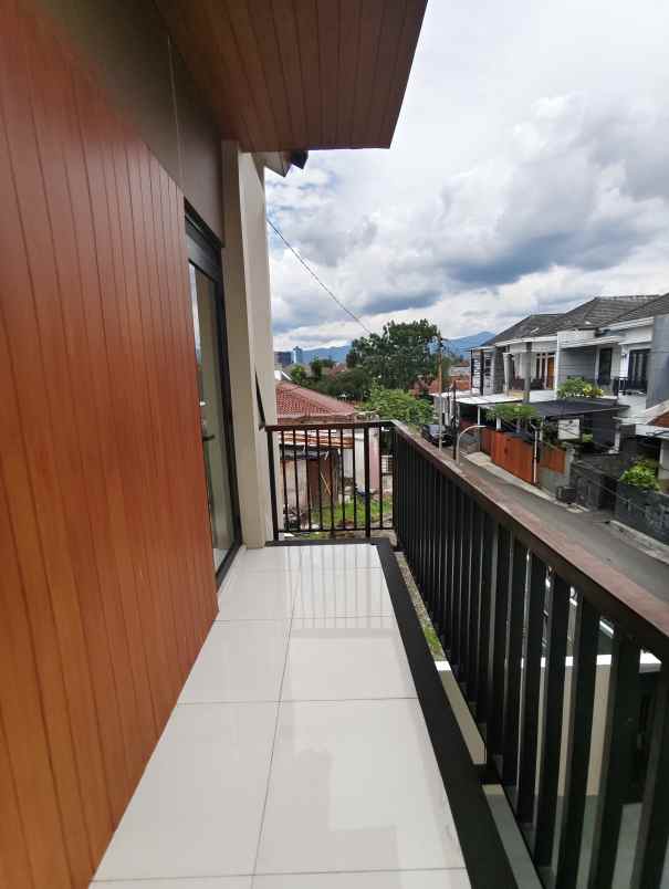 dijual rumah jalan turangga