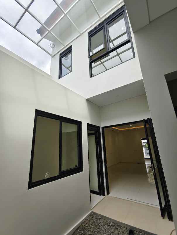 dijual rumah jalan turangga