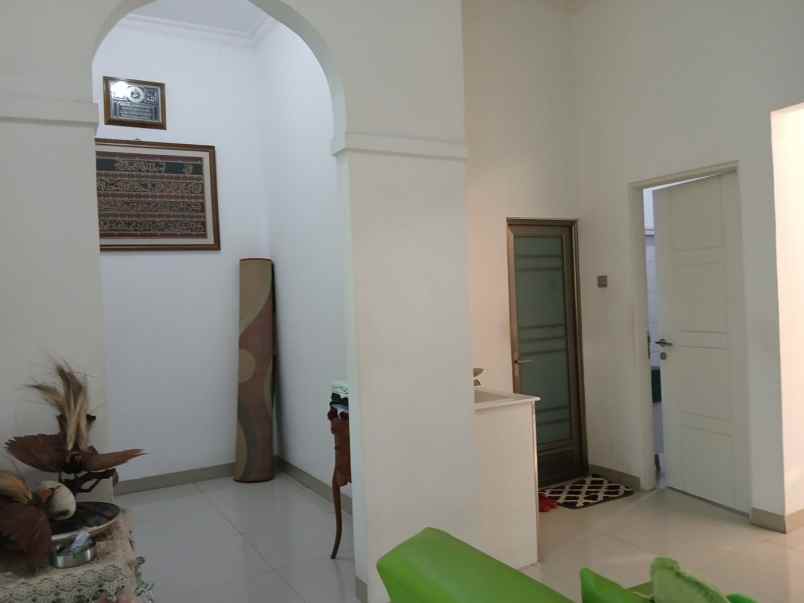 dijual rumah jalan wahab kemang sari