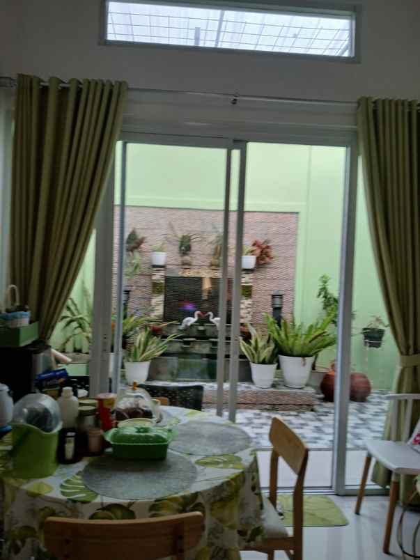 dijual rumah jalan wahab kemang sari