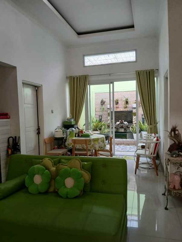 dijual rumah jalan wahab kemang sari