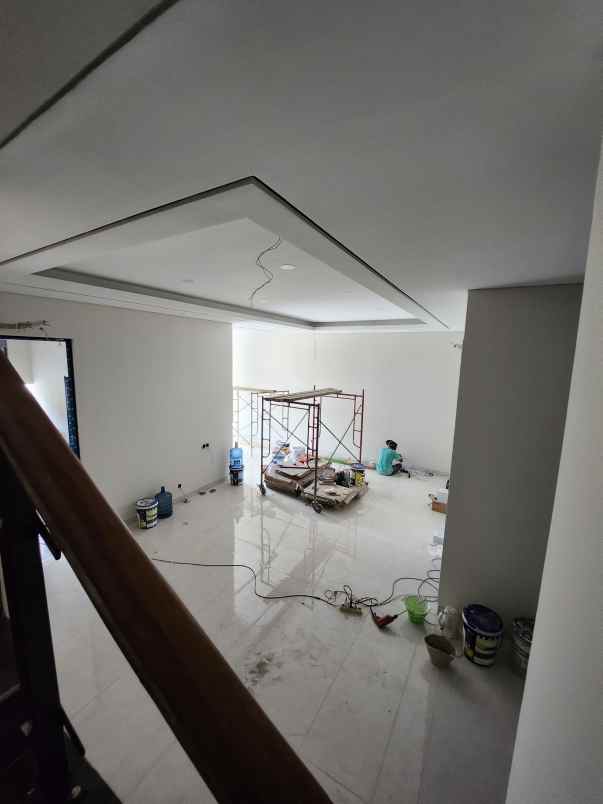 dijual rumah jalan woodland citraland