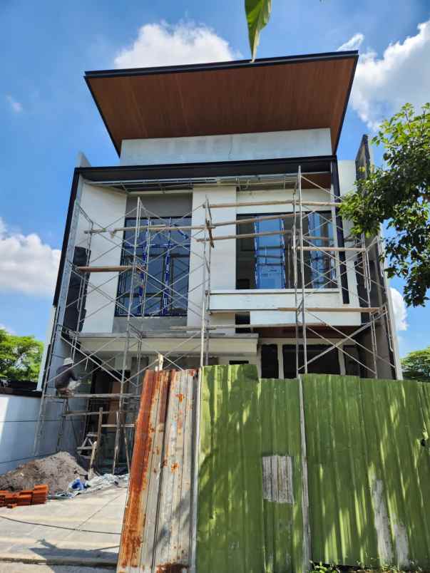dijual rumah jalan woodland citraland