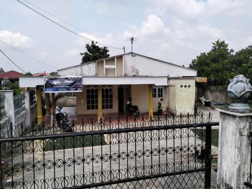 dijual rumah jl bambu kuning
