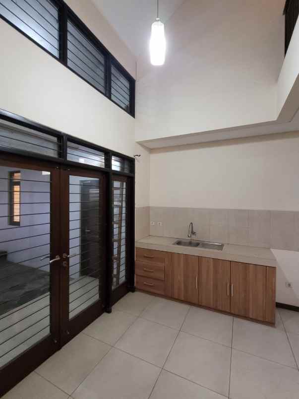 dijual rumah jl batununggal