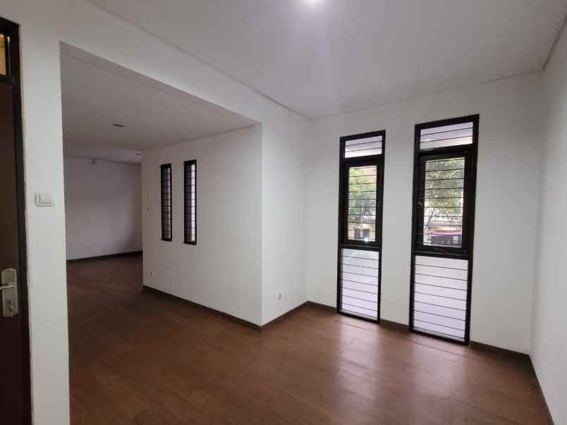 dijual rumah jl batununggal