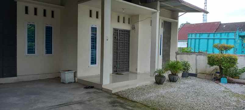 dijual rumah jl bina widya hr subrantas