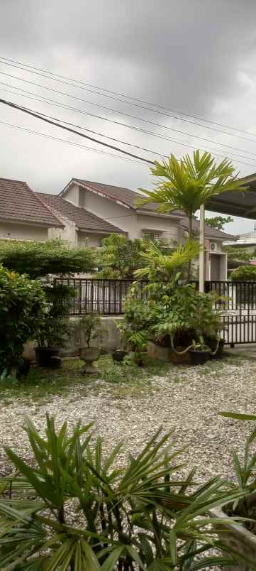 dijual rumah jl bina widya hr subrantas