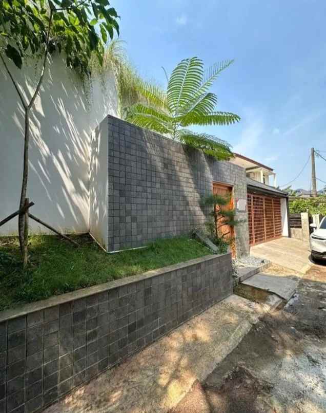 dijual rumah jl bumi puspitek asri