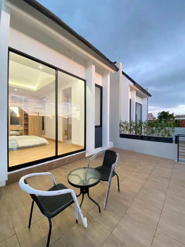 dijual rumah jl cendrawasih