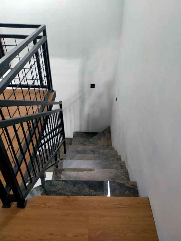 dijual rumah jl chery komplek pu