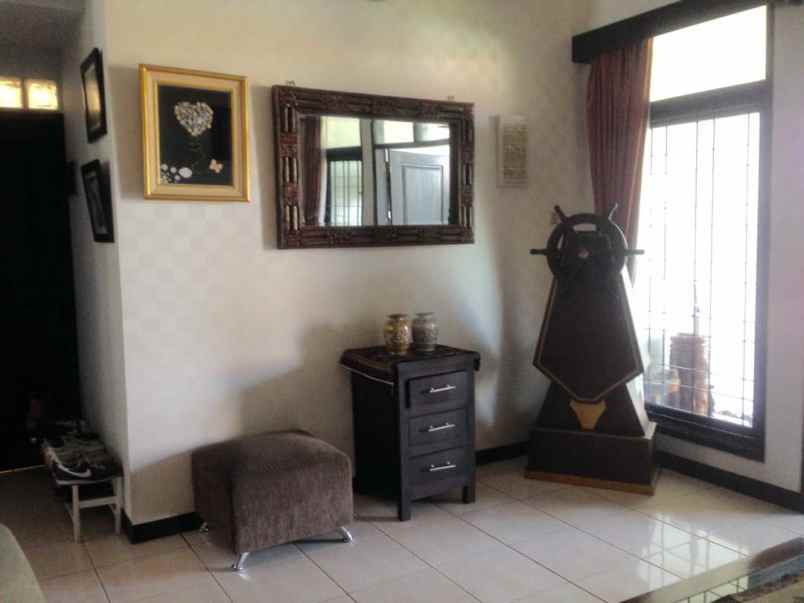 dijual rumah jl cibaligo cihanjuang kec