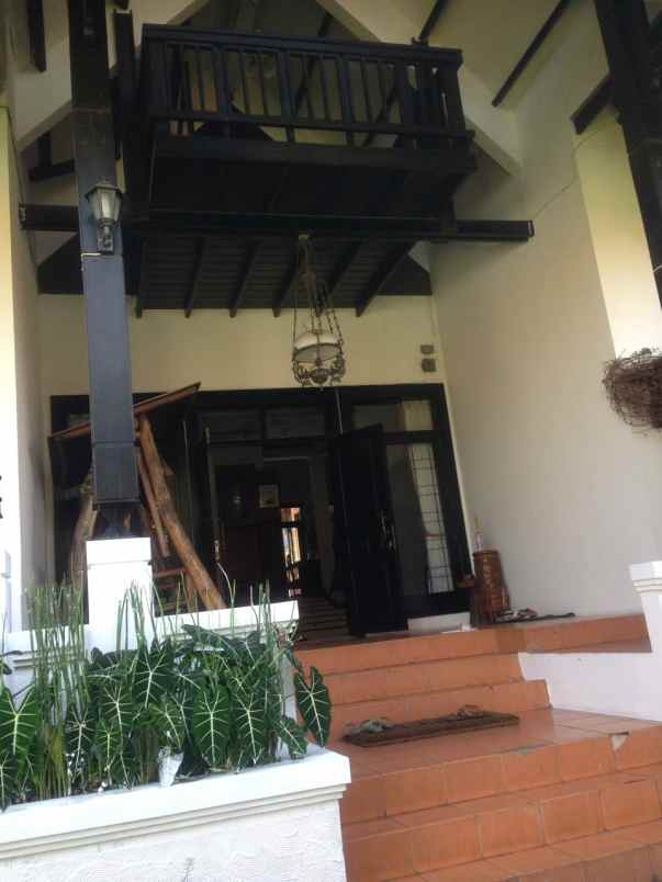 dijual rumah jl cibaligo cihanjuang kec