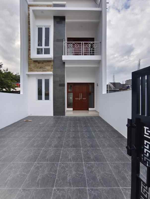 dijual rumah jl cisaranten kulon