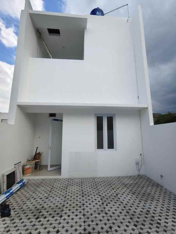 dijual rumah jl cisaranten kulon