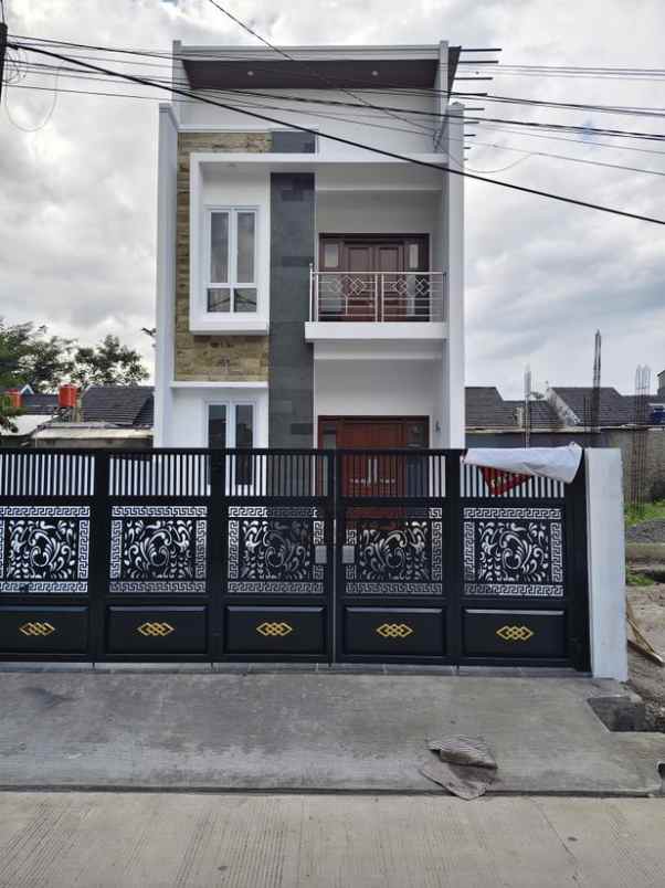 dijual rumah jl cisaranten kulon