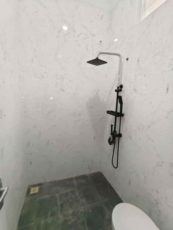 dijual rumah jl cisaranten kulon