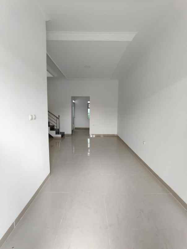 dijual rumah jl cisaranten kulon