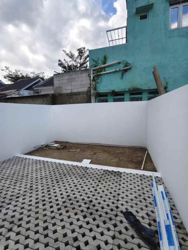 dijual rumah jl cisaranten kulon