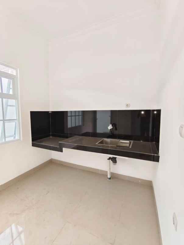 dijual rumah jl cisaranten kulon