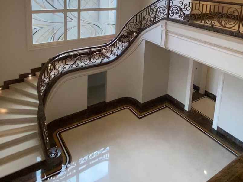 dijual rumah jl delta golf