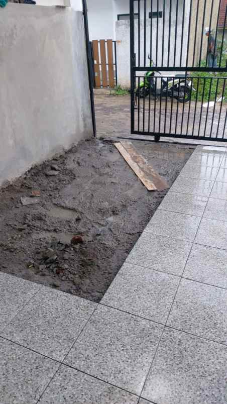 dijual rumah jl ekonomi padasuka